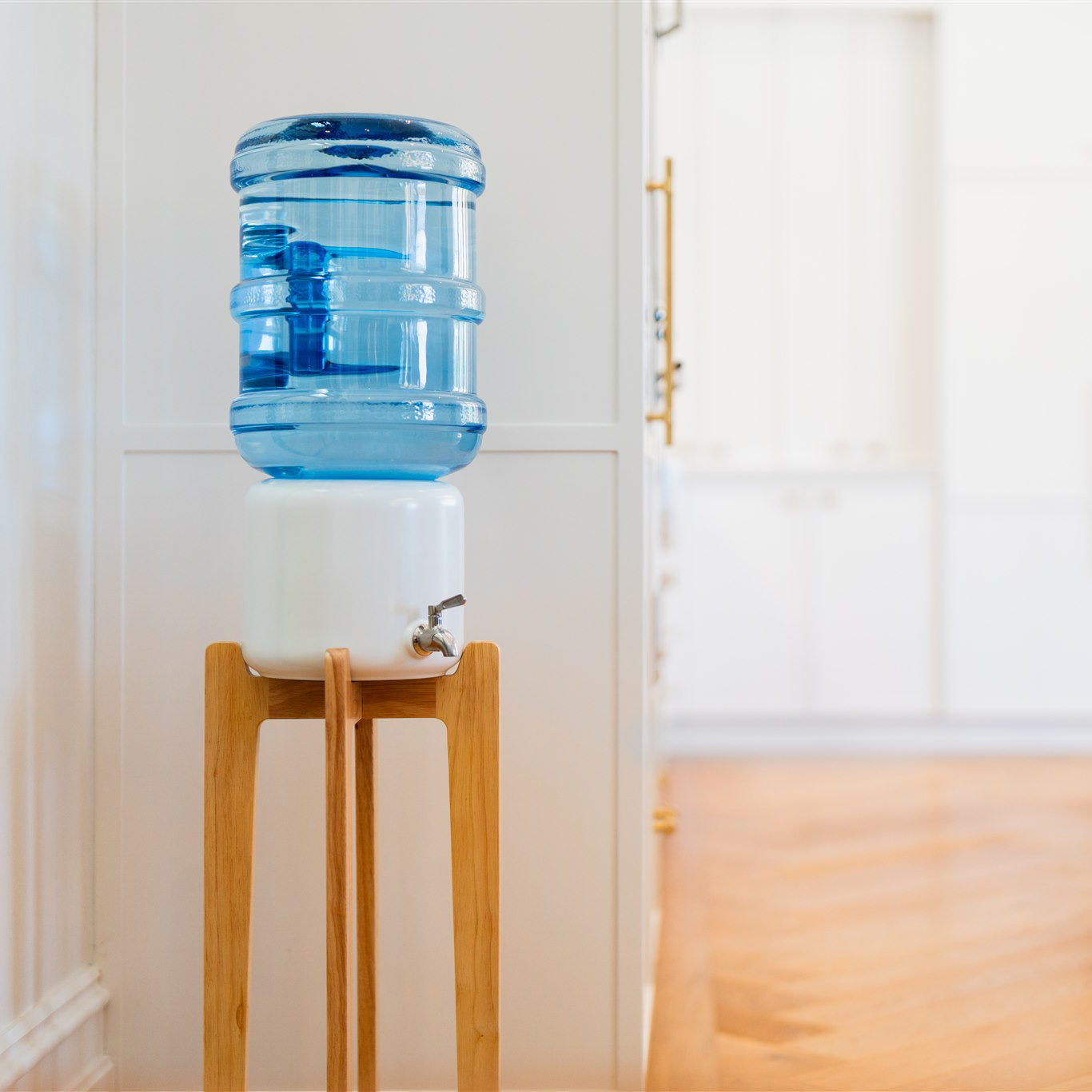 Premium Ceramic Dispenser – “Wonder Well - Lily” (Dispenser + 3 bottles)